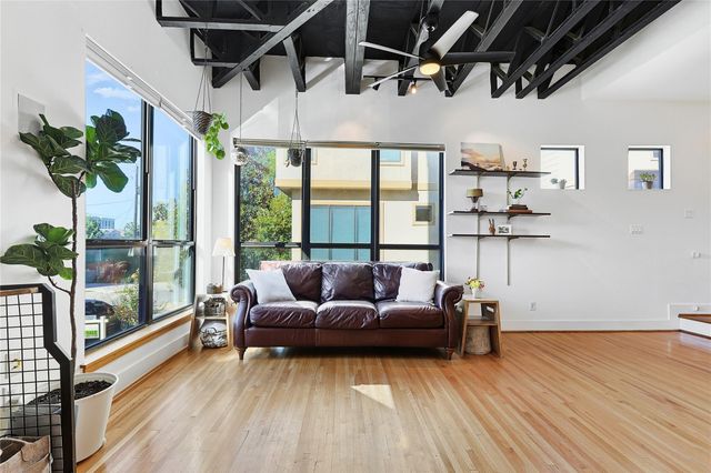 1105 W 21st Street A, Houston, TX 77008