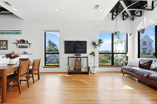 1105 W 21st Street A, Houston, TX 77008