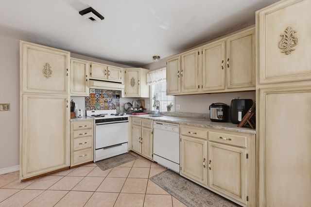 118 Mount Washington Street D, Lowell, MA 01854