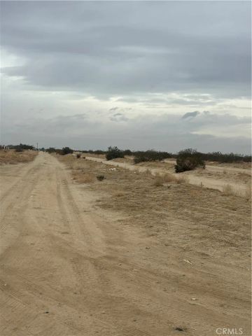 0 VIC AVE R6 225 STE, Palmdale, CA 93591