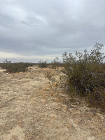 0 VIC AVE R6 225 STE, Palmdale, CA 93591