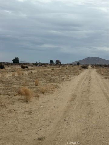 0 VIC AVE R6 225 STE, Palmdale, CA 93591