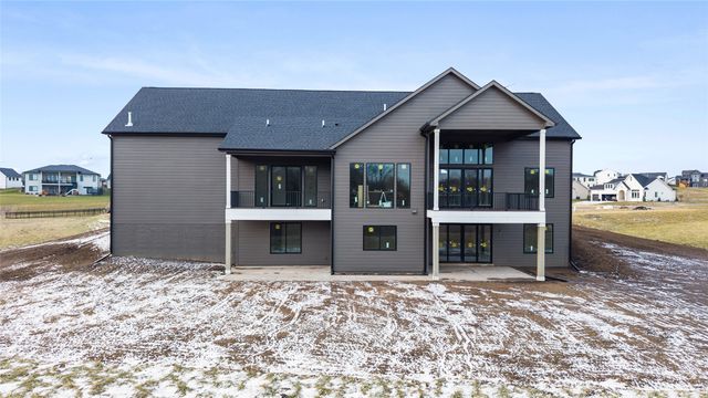 16205 Ironwood Lane, Urbandale, IA 50323