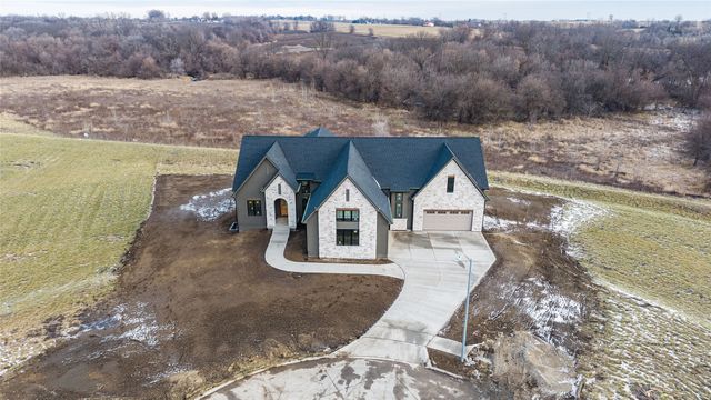 16205 Ironwood Lane, Urbandale, IA 50323