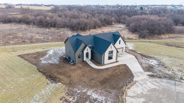 16205 Ironwood Lane, Urbandale, IA 50323