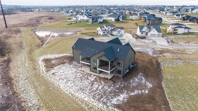 16205 Ironwood Lane, Urbandale, IA 50323
