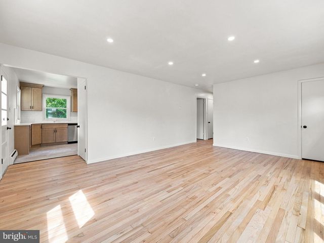 135 PIKELAND AVE, Spring City, PA 19475