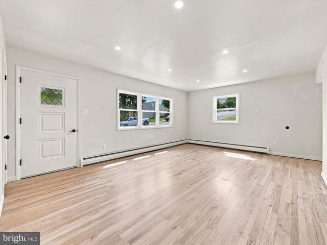 135 PIKELAND AVE, Spring City, PA 19475