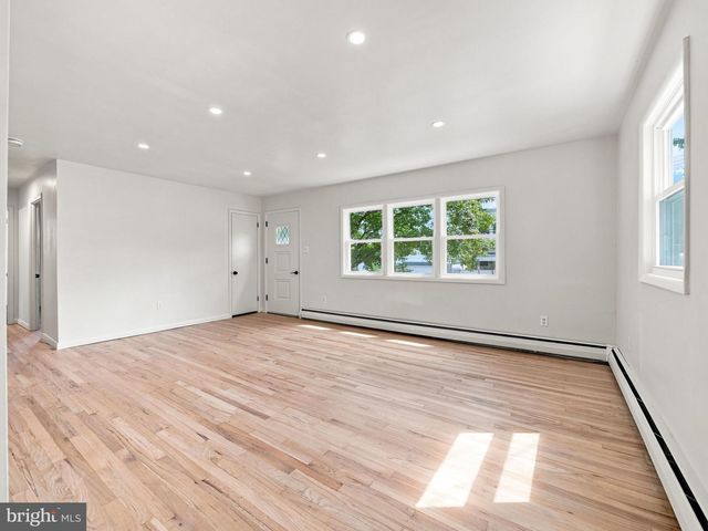 135 PIKELAND AVE, Spring City, PA 19475