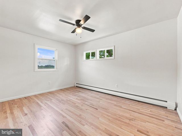 135 PIKELAND AVE, Spring City, PA 19475