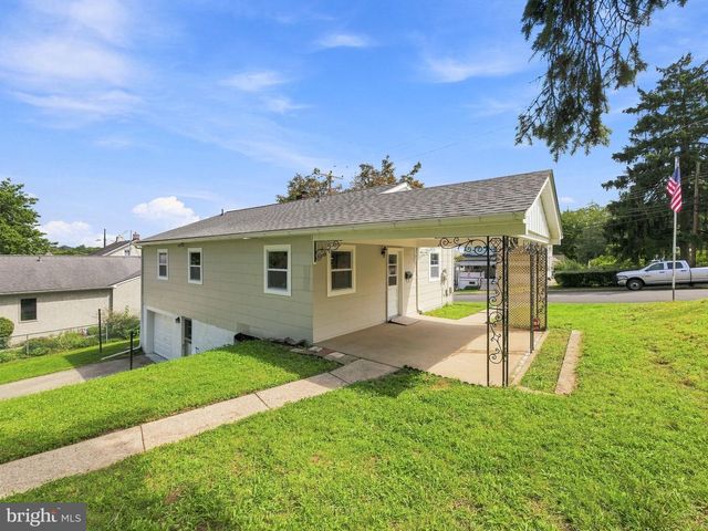135 PIKELAND AVE, Spring City, PA 19475