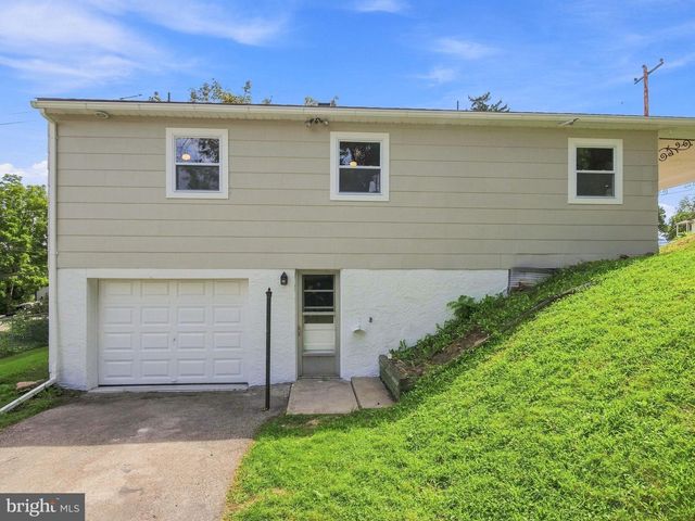 135 PIKELAND AVE, Spring City, PA 19475
