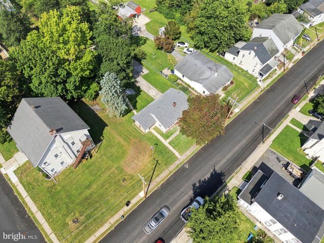 135 PIKELAND AVE, Spring City, PA 19475