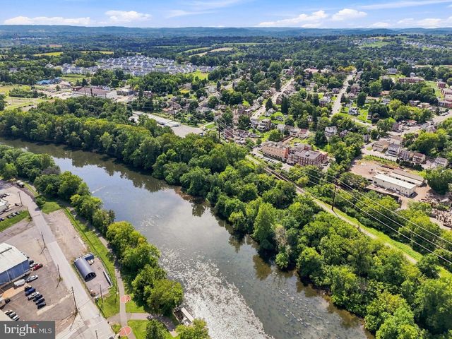 135 PIKELAND AVE, Spring City, PA 19475