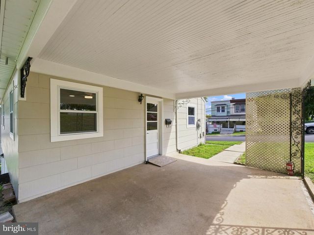 135 PIKELAND AVE, Spring City, PA 19475