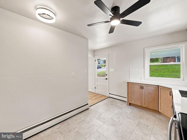 135 PIKELAND AVE, Spring City, PA 19475