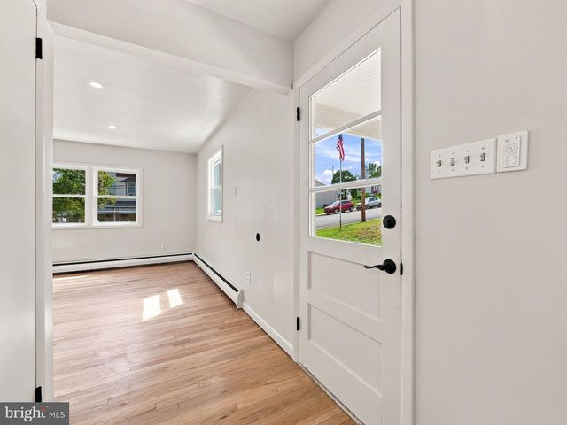 135 PIKELAND AVE, Spring City, PA 19475