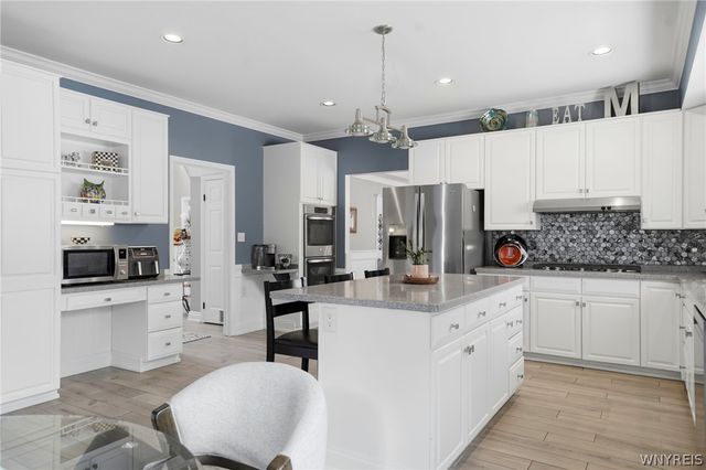 8137 Oak Leaf Lane, Clarence, NY 14221