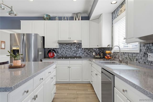 8137 Oak Leaf Lane, Clarence, NY 14221