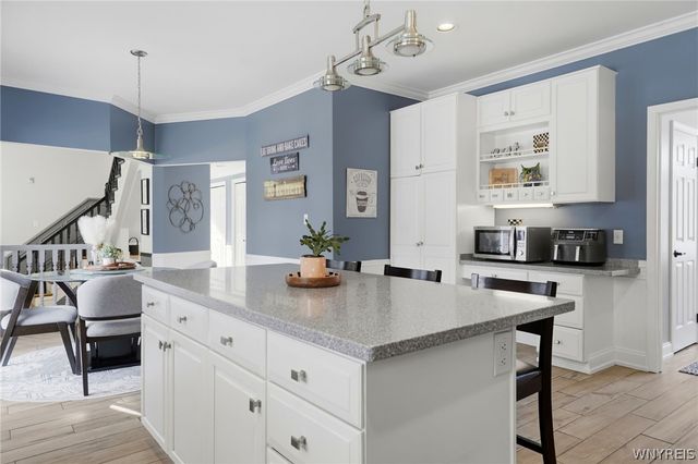 8137 Oak Leaf Lane, Clarence, NY 14221