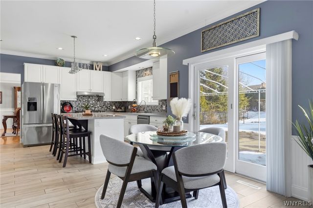 8137 Oak Leaf Lane, Clarence, NY 14221