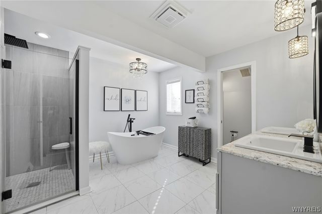 8137 Oak Leaf Lane, Clarence, NY 14221