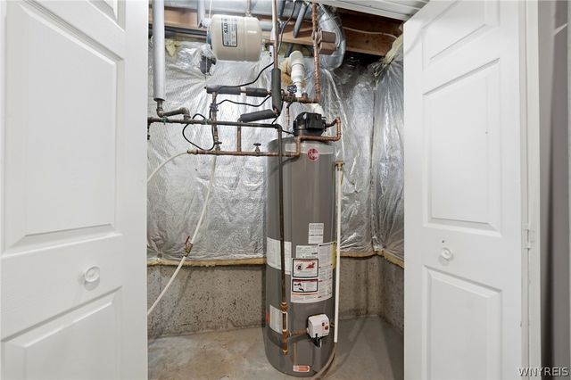 8137 Oak Leaf Lane, Clarence, NY 14221