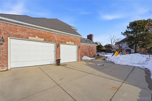 8137 Oak Leaf Lane, Clarence, NY 14221