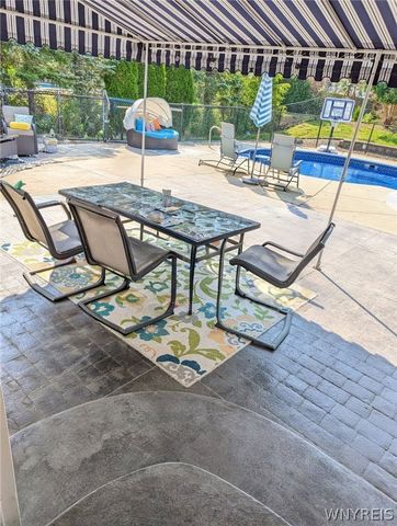 8137 Oak Leaf Lane, Clarence, NY 14221