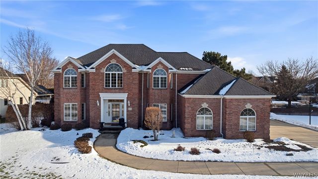 8137 Oak Leaf Lane, Clarence, NY 14221