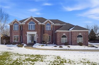 8137 Oak Leaf Lane, Clarence, NY 14221