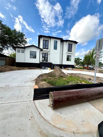 5009 Holt Street, Bellaire, TX 77401