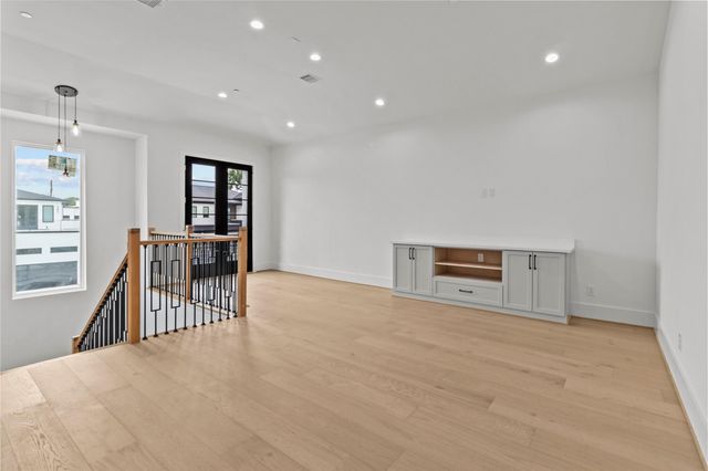 5009 Holt Street, Bellaire, TX 77401