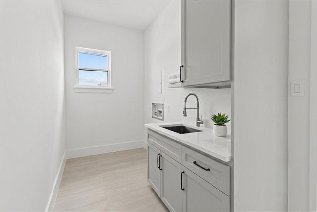 5009 Holt Street, Bellaire, TX 77401