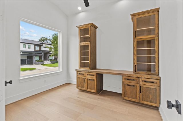 5009 Holt Street, Bellaire, TX 77401