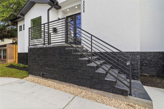 5009 Holt Street, Bellaire, TX 77401