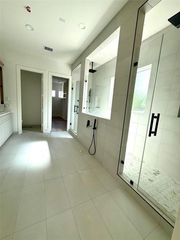 5009 Holt Street, Bellaire, TX 77401