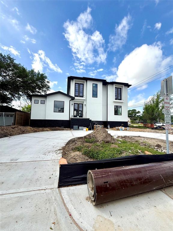 5009 Holt Street, Bellaire, TX 77401
