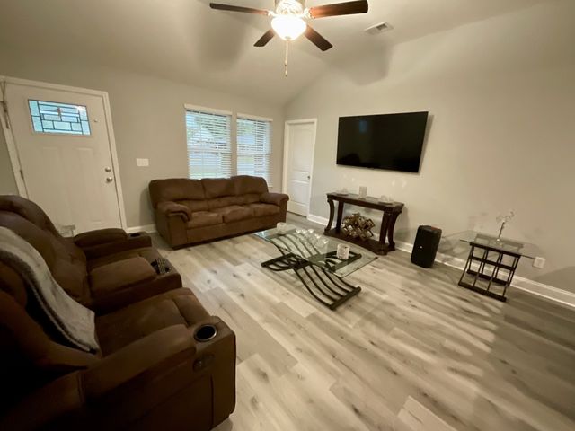 2718 Driftwood Dr, Springfield, TN 37172