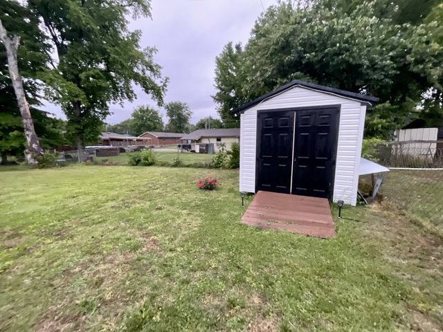 2718 Driftwood Dr, Springfield, TN 37172