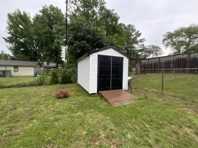2718 Driftwood Dr, Springfield, TN 37172