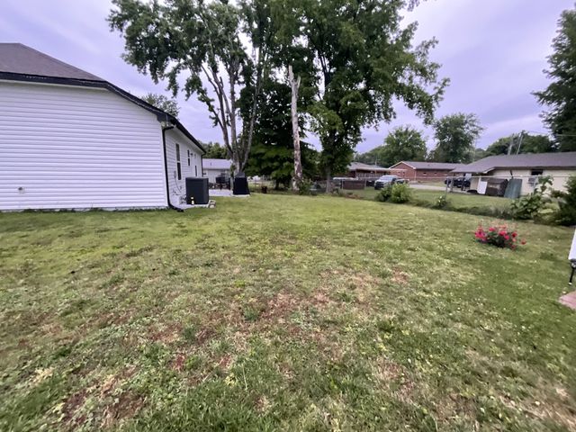 2718 Driftwood Dr, Springfield, TN 37172