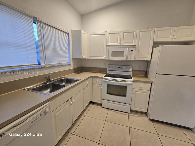 3908 SW 48th Ave, Pembroke Park, FL 33023
