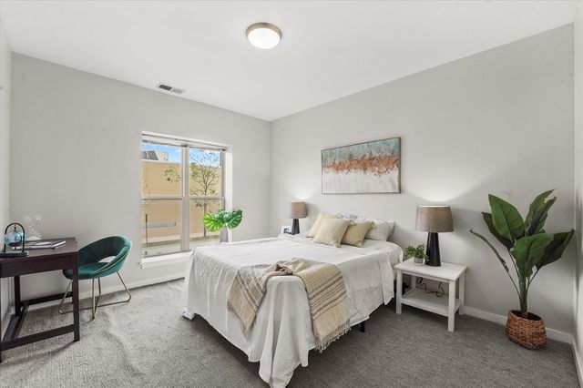 1075 W Roosevelt Road 206, Chicago, IL 60608