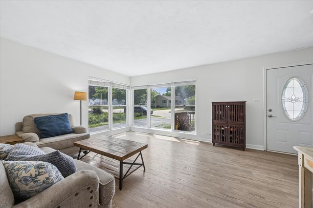 116 W Park Drive, Lombard, IL 60148