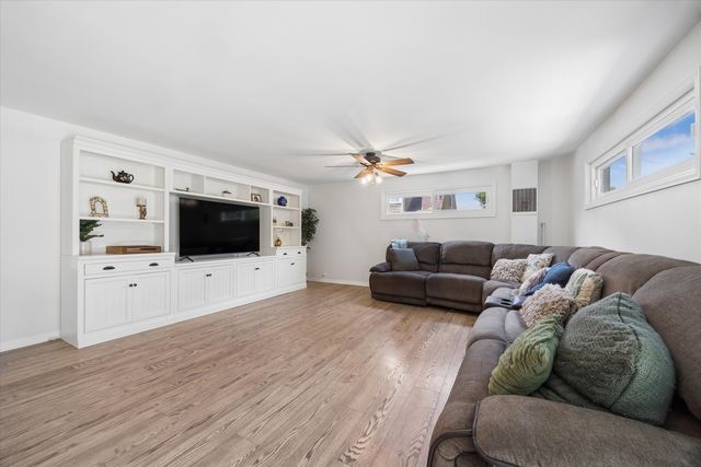 116 W Park Drive, Lombard, IL 60148