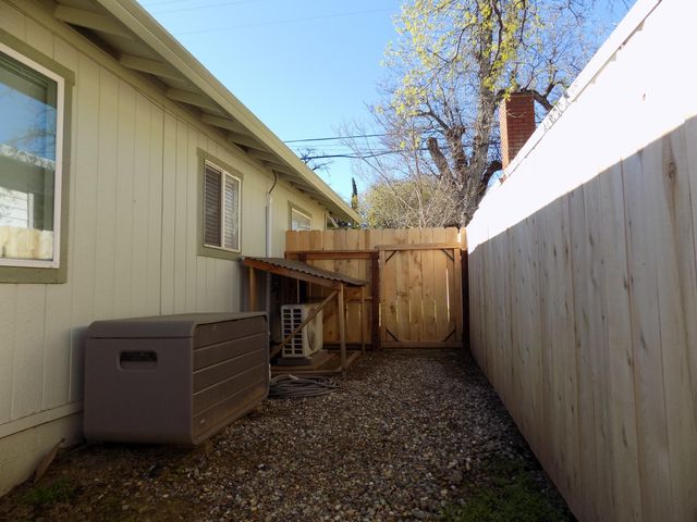 1805 Diamond Street, Anderson, CA 96007