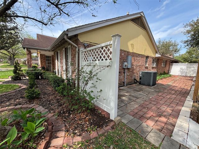 14110 Ella Lee Lane, Houston, TX 77077