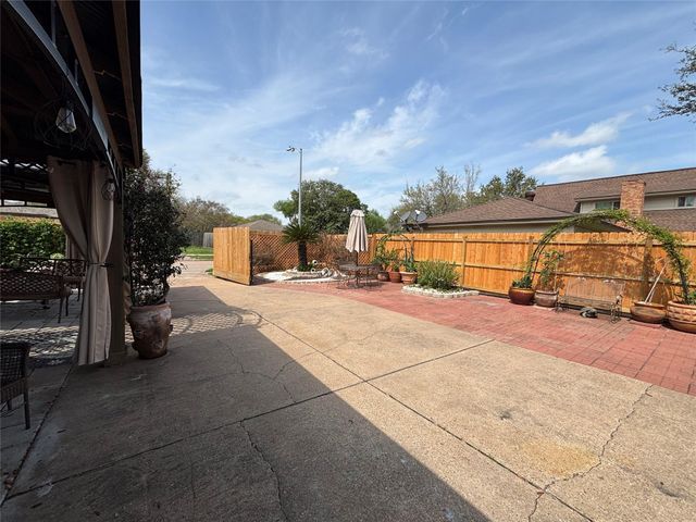 14110 Ella Lee Lane, Houston, TX 77077