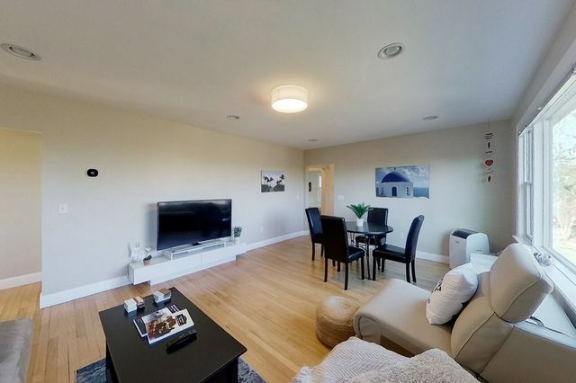 2 E Boulevard 2, Middletown, RI 02842